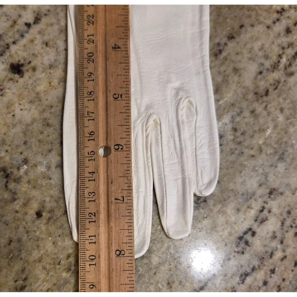 Vintage Womens Size S Off-White Leather Gloves Short Formal